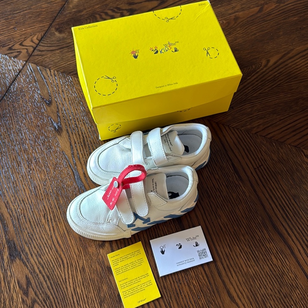 Off White boys sneakers.
